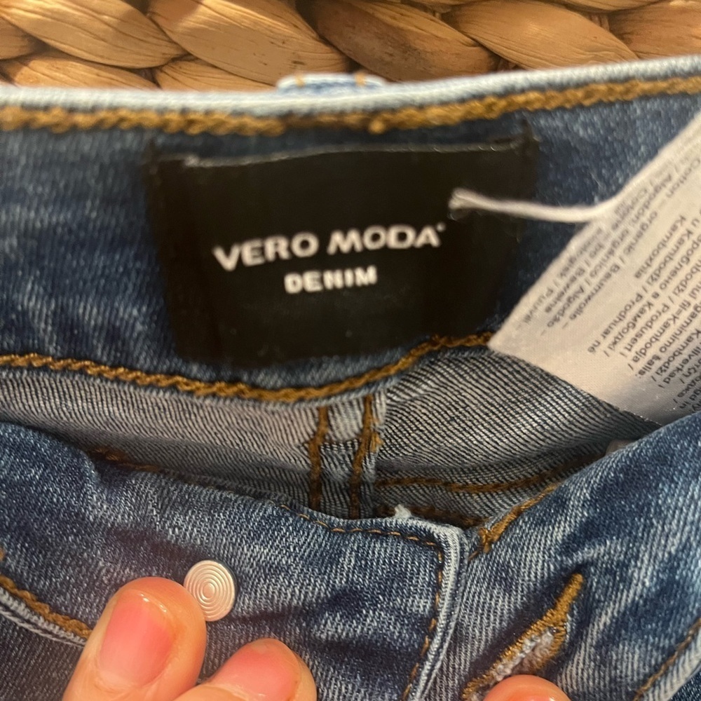 Vero‎ Moda Blue Denim Women's Shorts - Picture 2 of 5